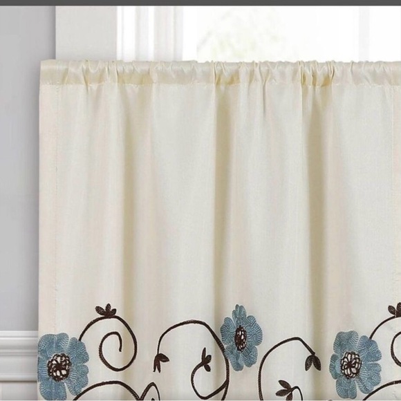 New! Royal Garden Curtains by Lush Decor - Picture 2 of 5
